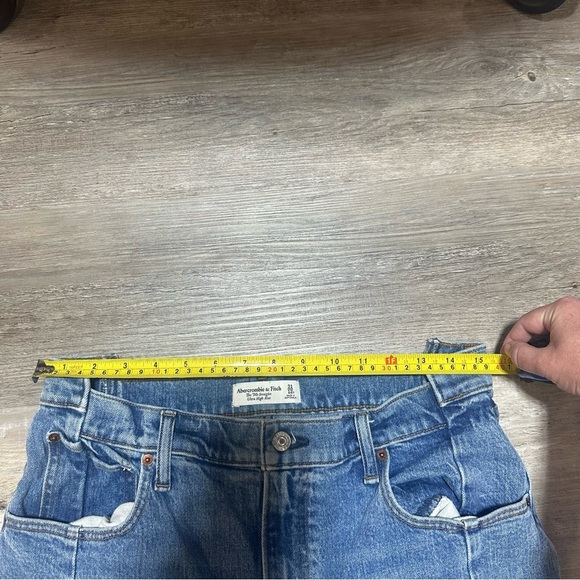 Abercrombie & Fitch Ultra High Rise 90s Straight Jean 31/12 short - Picture 5 of 6